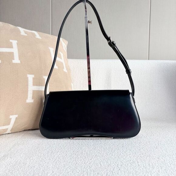 Celine Women Pre-Loved Bag Very Good Condition - Picture 2 of 9